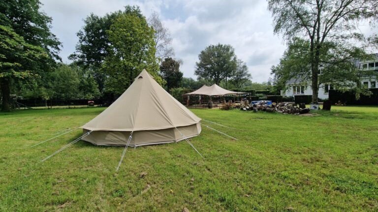 VRPS Nimbus bell tent met strechtent achtertuin
