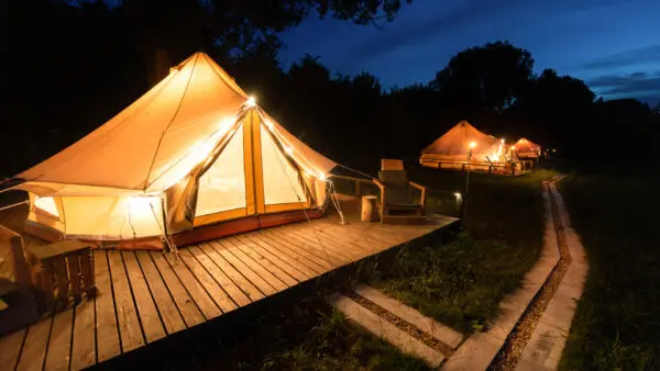 VRPS Nimubstent in de nacht